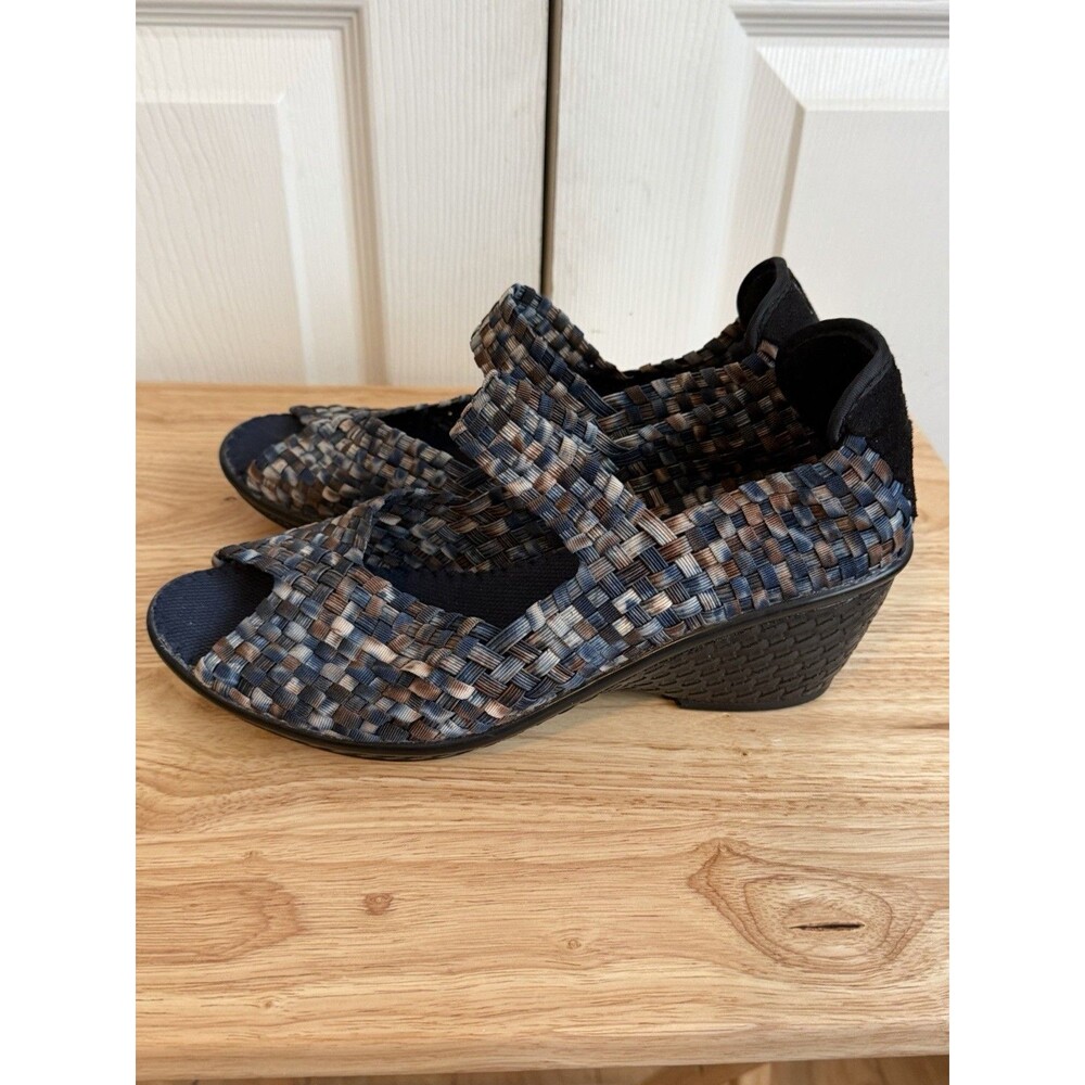 Bernie Mev Women's Halle Wedge Pump Black Blue Camo Size 40